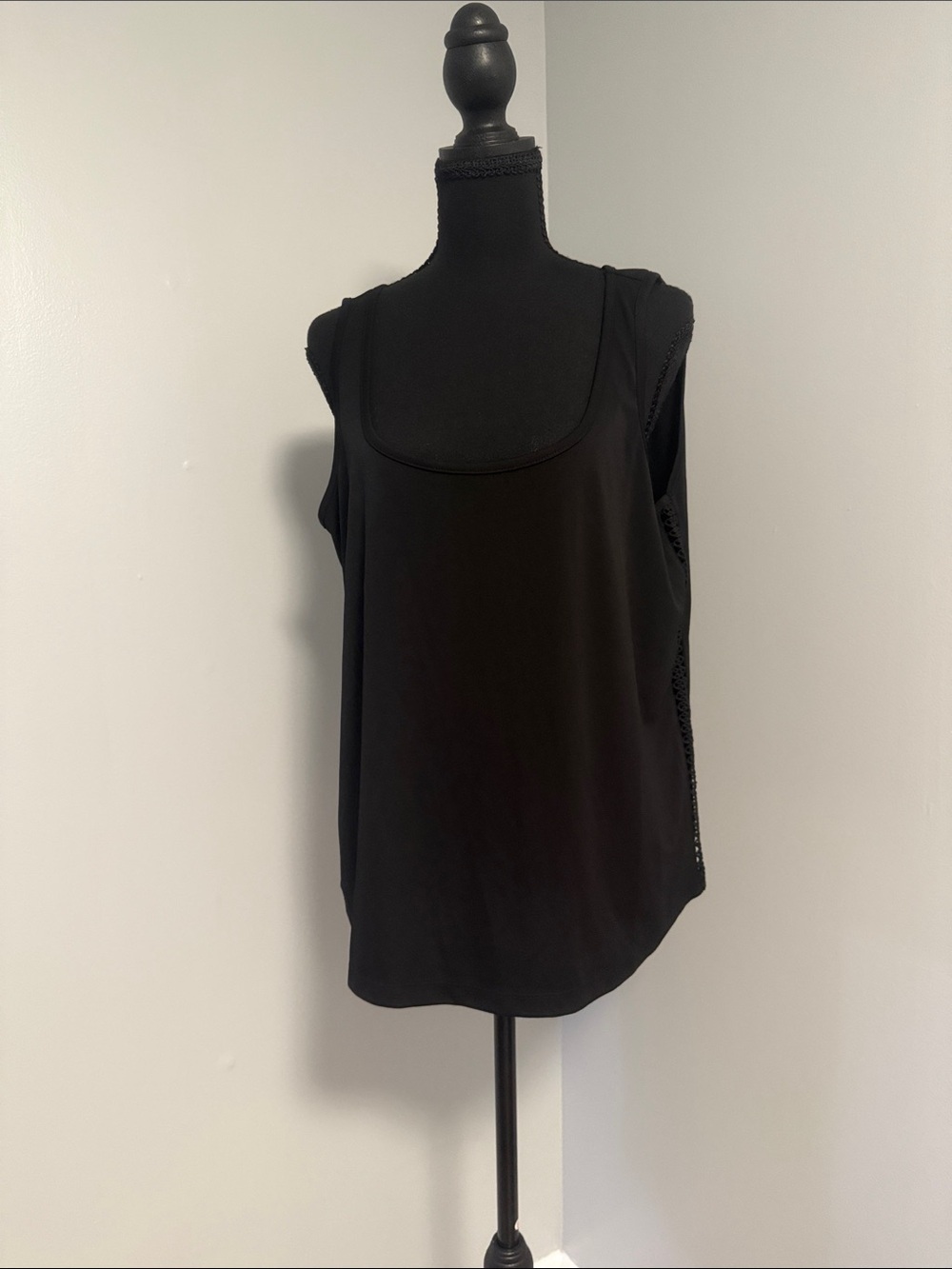 Jade Black Scoop Neck Sleeveless Tank Top